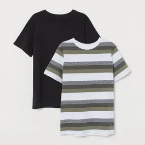 تی شرت آستین کوتاه پسرانه اچ اند ام مدل 0544571038  مجموعه 2 عددی 