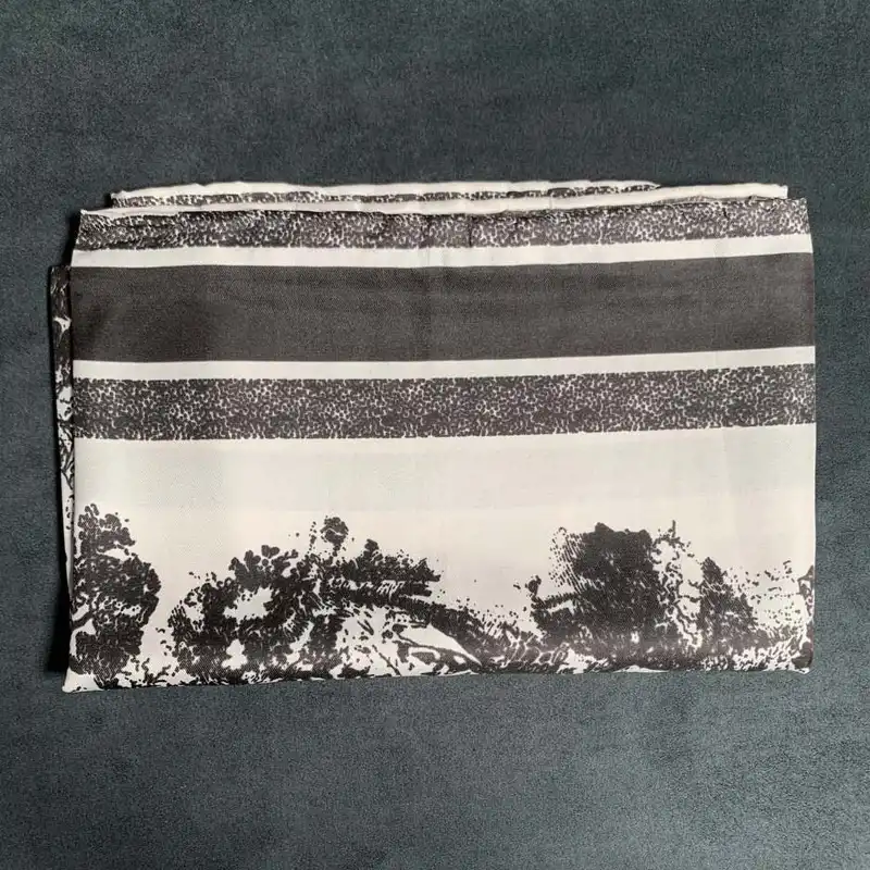 روسری زنانه مدل  حیات وحش