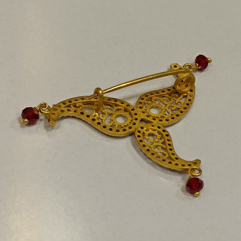 سنجاق سینه طلا 18 عیار زنانه مدل ترمه سنجاق سینه طلا 18 عیار زنانه مدل ترمه