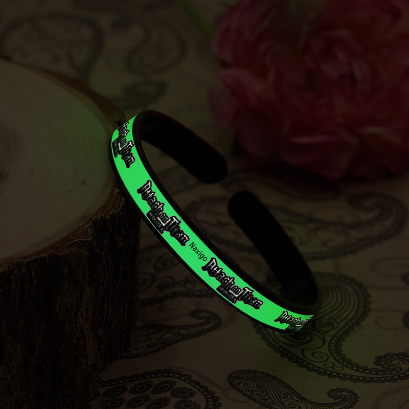 دستبند ناکسیگو مدل شب تاب طرح Attack on Titan کد BR7059 دستبند ناکسیگو مدل شب تاب طرح Attack on Titan کد BR7059