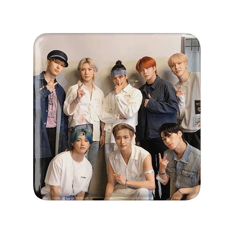 مگنت خندالو طرح گروه ایتیز ATEEZ  مدل مربعی کد 21301