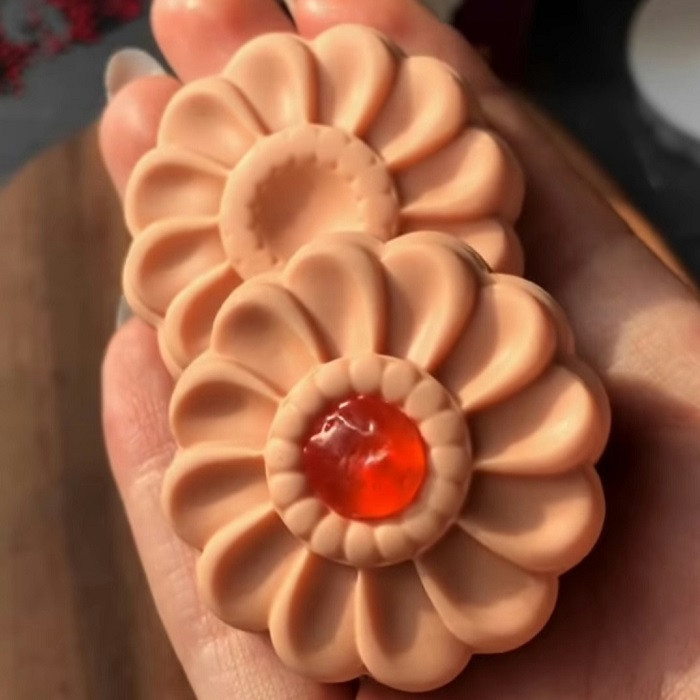 قالب شیرینی به گز مدل فشاری طرح گل رز مجموعه 2 عددی