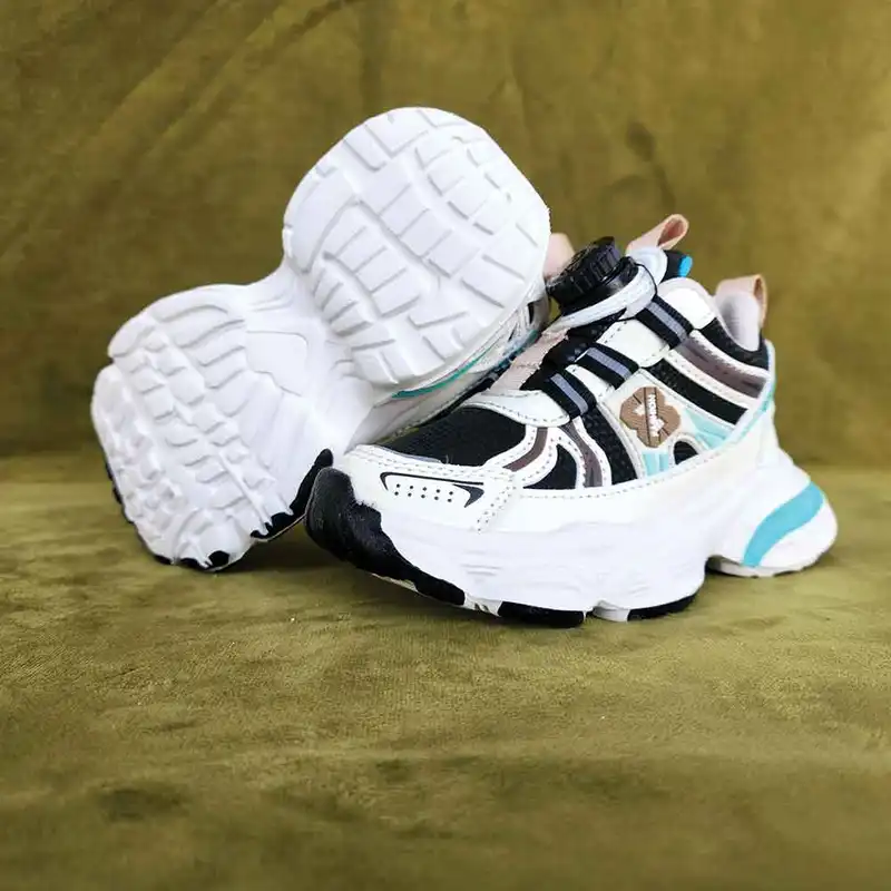 کفش مخصوص پیاده روی بچگانه مدل KakaQ-8Q-BlkWhiQ-121012