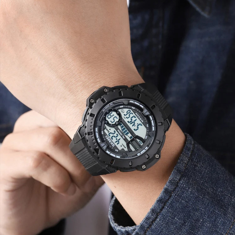 ساعت مچی دیجیتال مردانه اسکمی مدل 1885 BK ساعت مچی دیجیتال مردانه اسکمی مدل 1885 BK