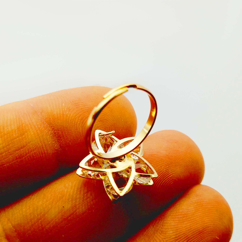 دستبند دخترانه طرح گل چهار پر مدل نگین دار کد 799DSD