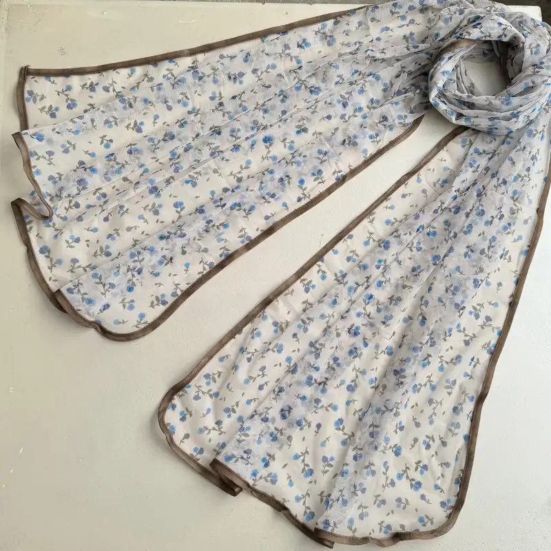 شال زنانه مدل توری تابستانی گل گلی ریز دور نوار دوزی شده