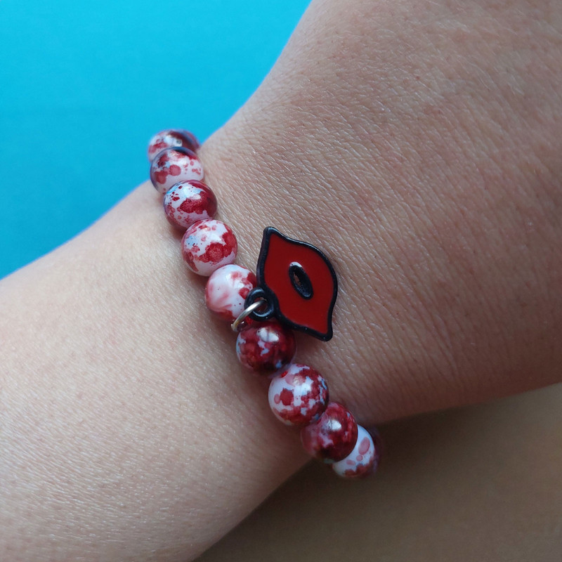 دستبند زنانه مدل آبرنگی آویز طرح لب کد HC146 دستبند زنانه مدل آبرنگی آویز طرح لب کد HC146