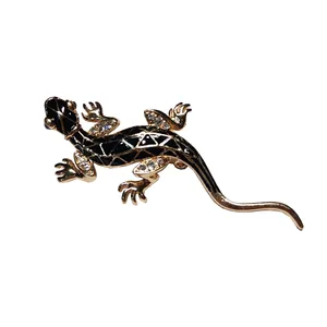 گل سینه زنانه مدل MARMULI