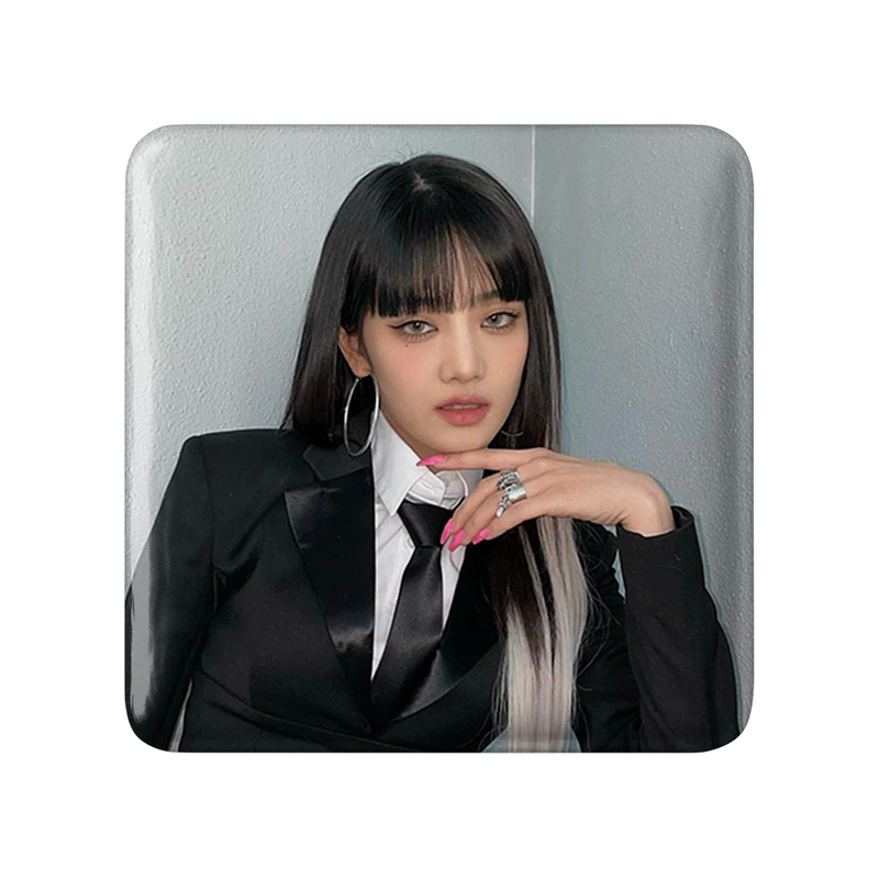 مگنت خندالو طرح مینی گروه جی آیدل GIdle  مدل مربعی کد 19529