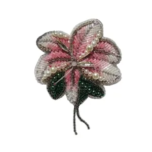 گل سینه زنانه مدل گل لیلیوم