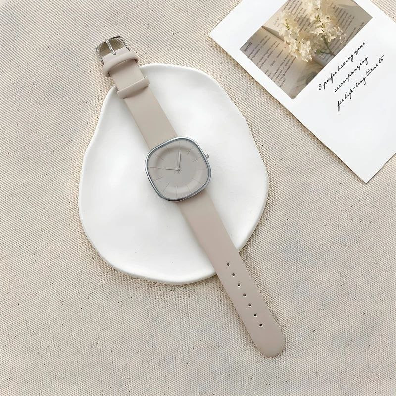 ساعت مچی عقربه ای مدل بول بول 04 ساعت مچی عقربه ای مدل بول بول 04