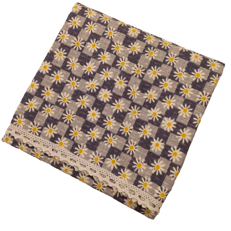 رومیزی پانیذ پود مدل بابونه مربع کد 1-102 سایز 140x140 سانتی‌متر