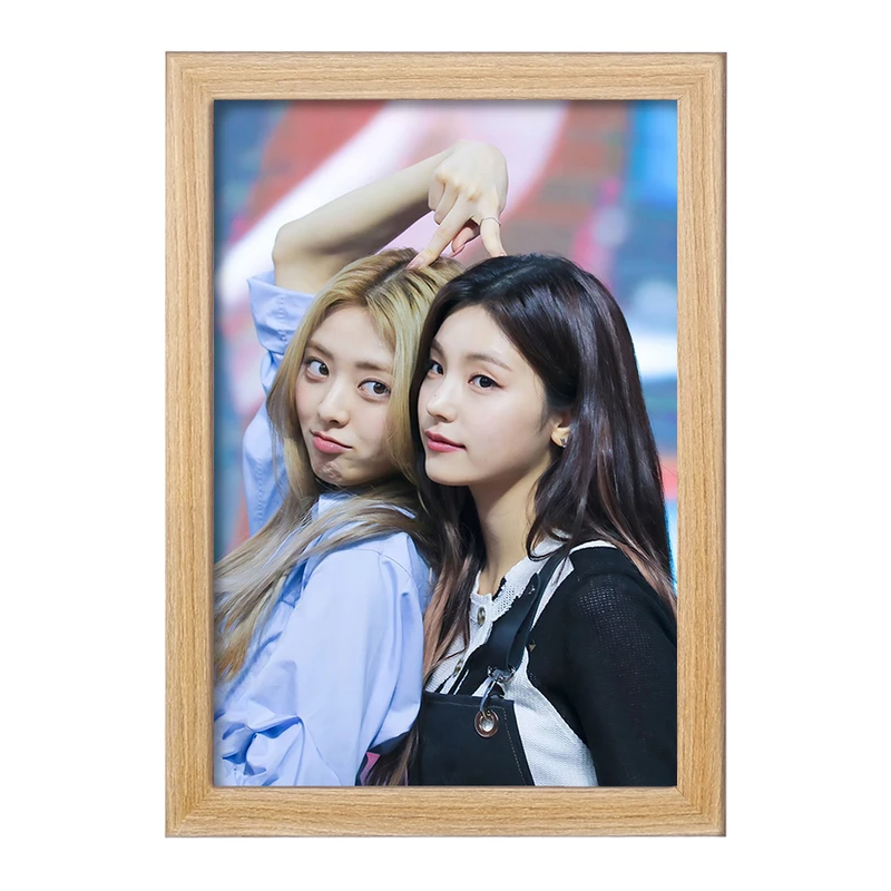 تابلو خندالو مدل گروه ایتزی ITZY  کد 20233