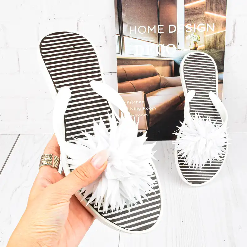 دمپایی لاانگشتی زنانه نیکتا مدل گل پارچه ای WH.4026