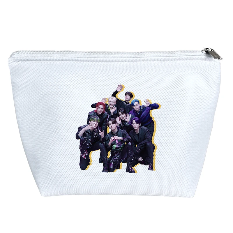 کیف لوازم آرایش دخترانه خندالو مدل گروه موسیقی استری کیدز Stray Kids کد 1367