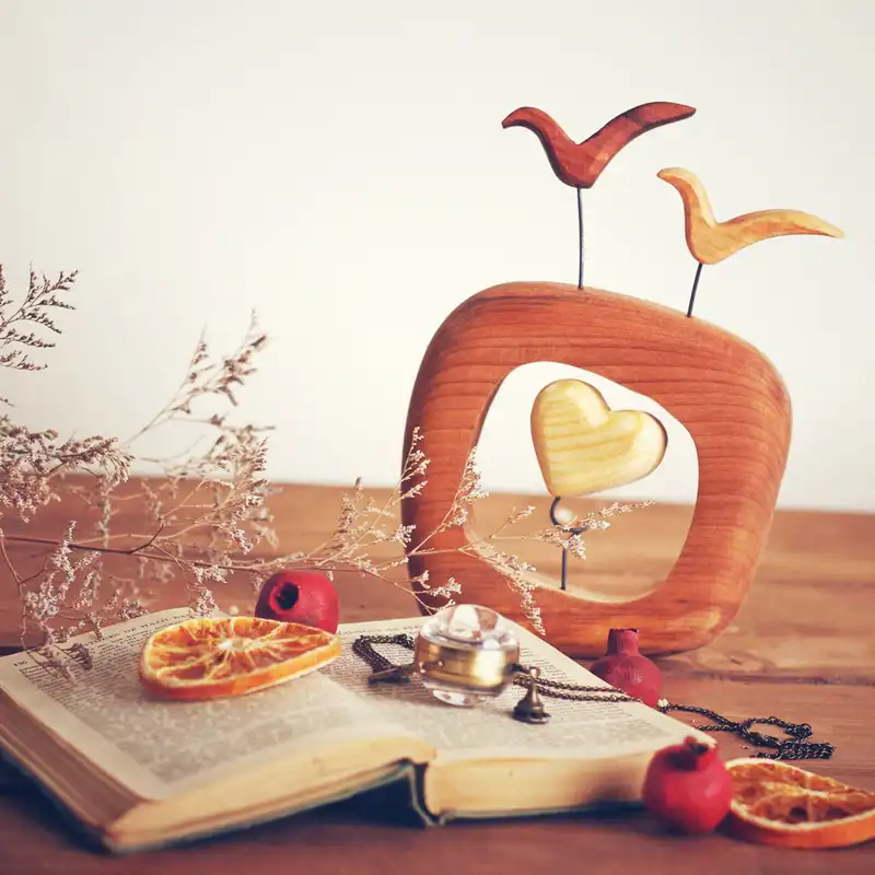 مجسمه چوبی کارکیا مدل پرنده عشق کد W25