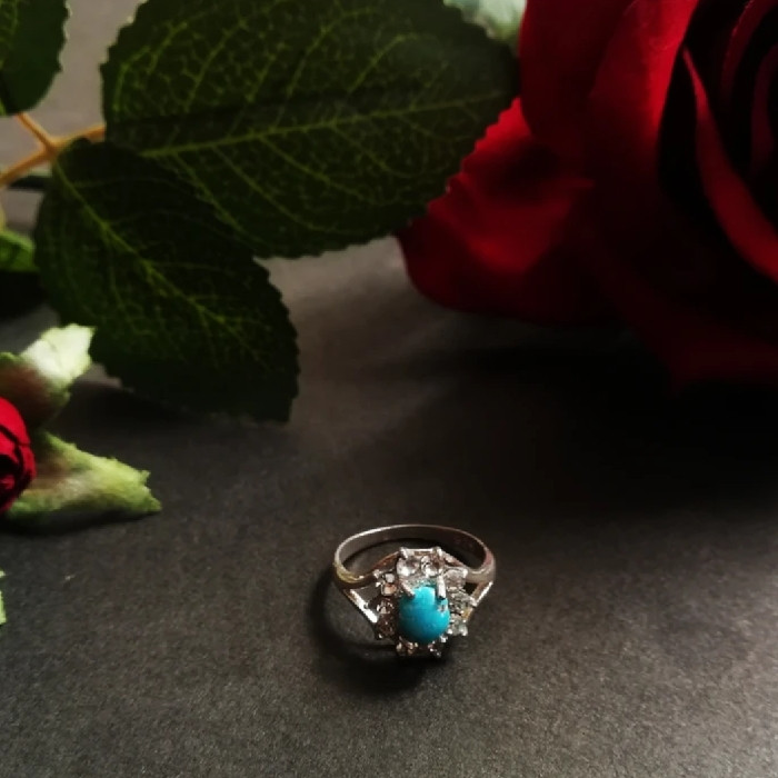 انگشتر نقره زنانه مدل سنگ فیروزه نیشابور مخراج برلیان کد ۱۱۰۰ انگشتر نقره زنانه مدل سنگ فیروزه نیشابور مخراج برلیان کد ۱۱۰۰