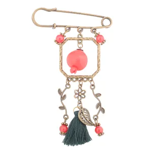 سنجاق سینه زنانه طرح یلدا کد 1024