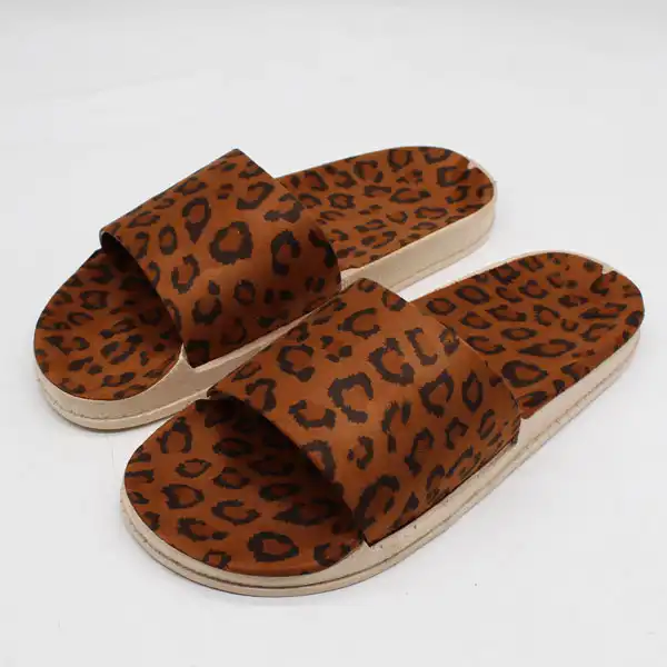 دمپایی زنانه پاپا مدل پلنگی کد 1342-BN