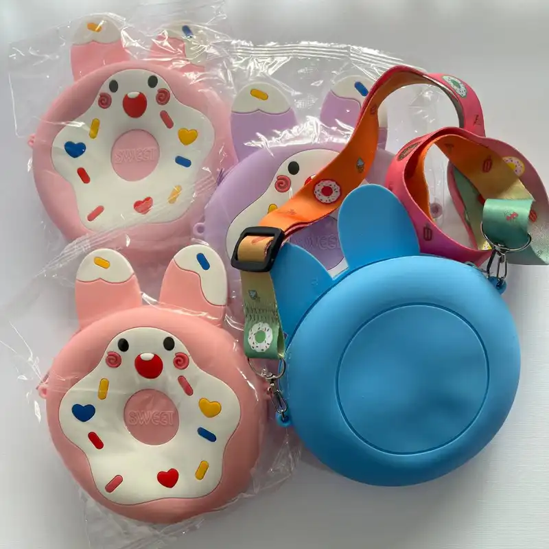 کیف دوشی بچگانه مدل سیلیکونی طرح دونات