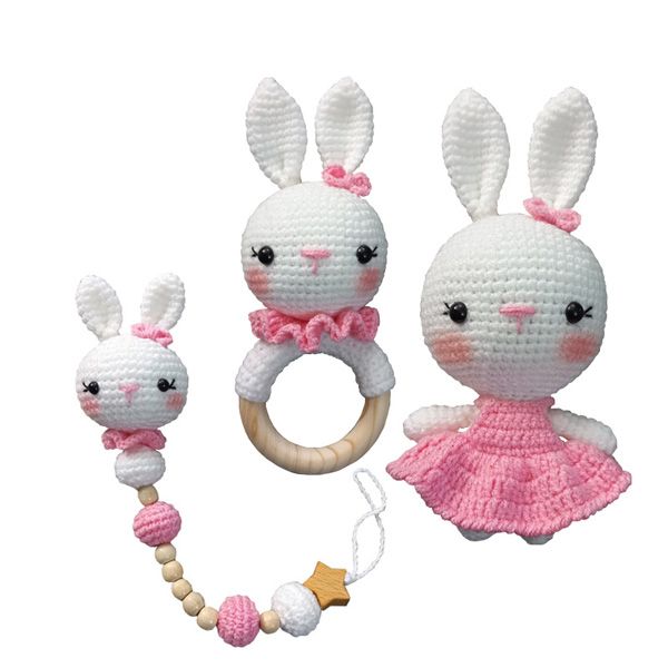 جغجغه مدل خرگوش به همراه عروسک و زنجیر پستانک کد 12 مجموعه 3 عددی