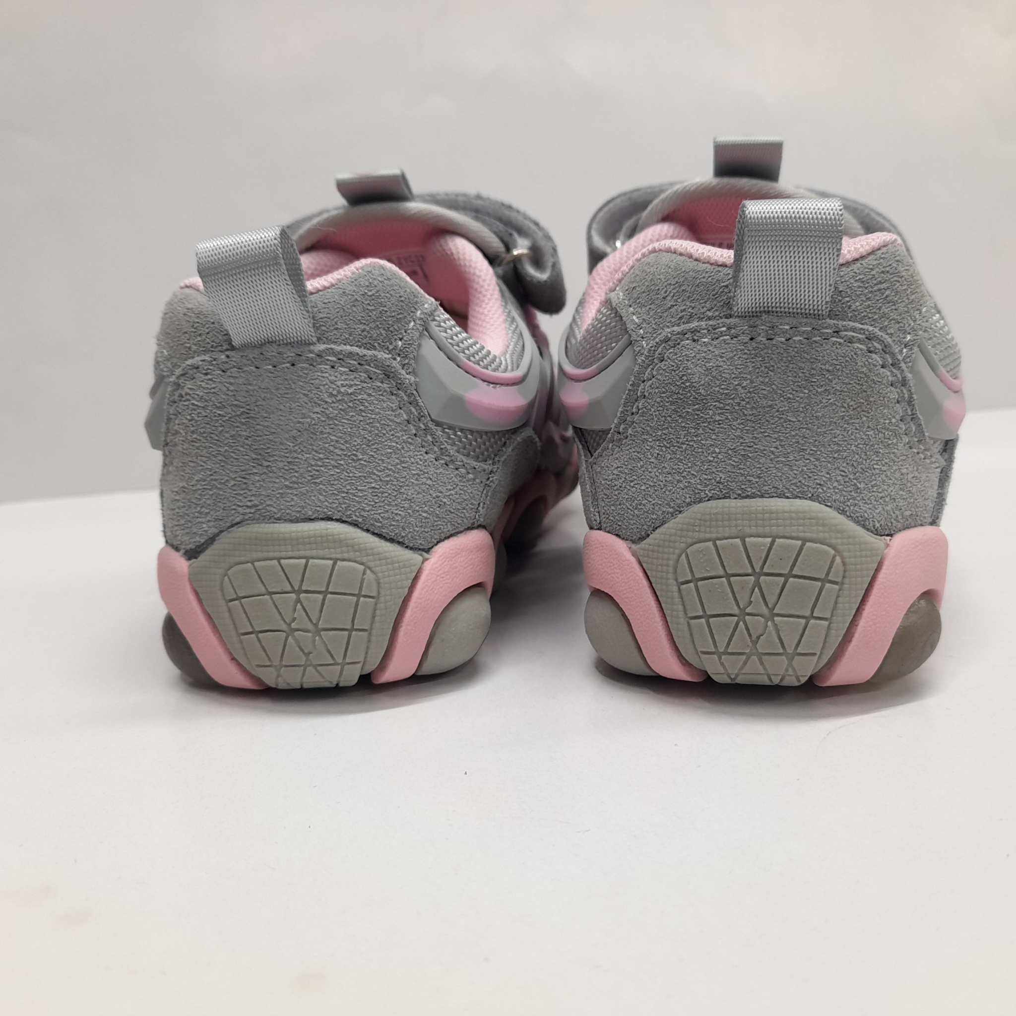 کفش مخصوص دویدن دخترانه بی کی جی کیدز مدل چراغدار رنگ طوسی