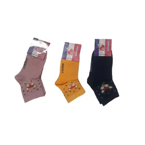 جوراب ساق کوتاه دخترانه مدل نقطه بسته 3 عددی