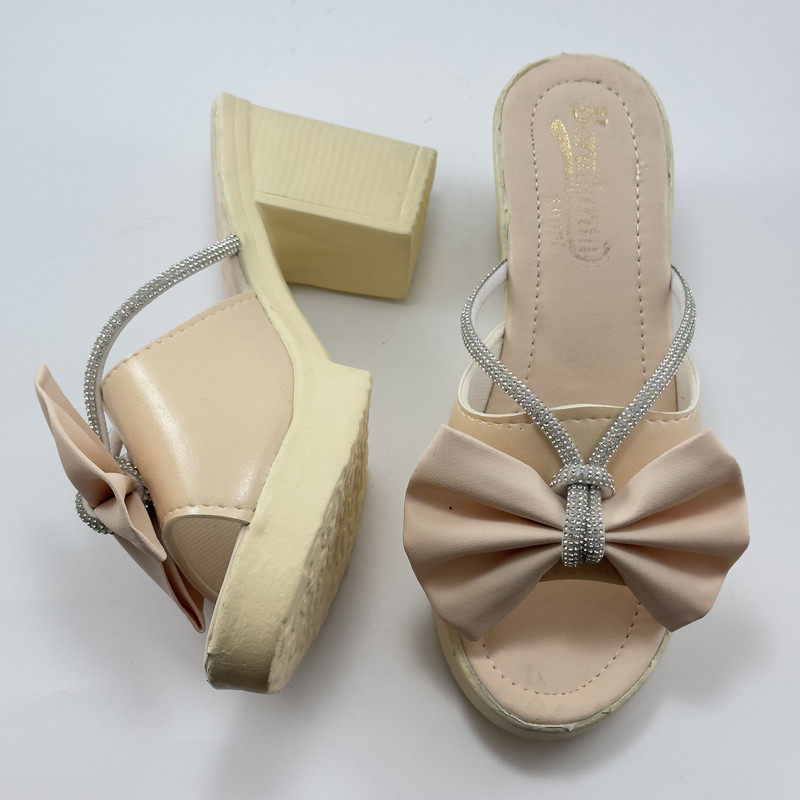 صندل زنانه مدل نگینی پاشنه دار