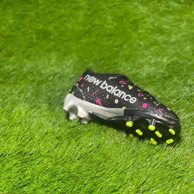 کفش فوتبال پسرانه مدل استوک دار