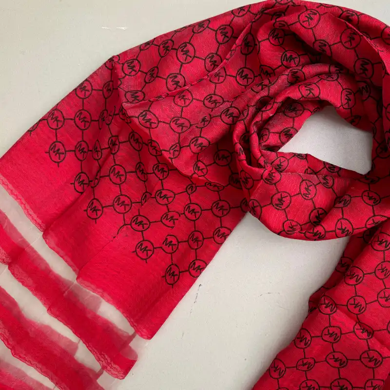 شال زنانه مدل حریر طرح دار مهمانی مجلسی حاشیه ویسکوز راه راه کد 2