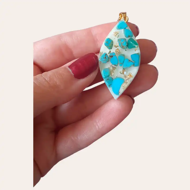 گردنبند زنانه مدل سنگ فیروزه و ورق طلا