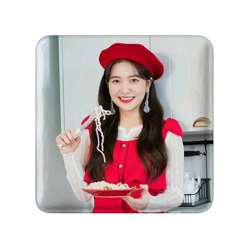 مگنت خندالو طرح یری گروه رد ولوت Red Velvet  مدل مربعی کد 19596