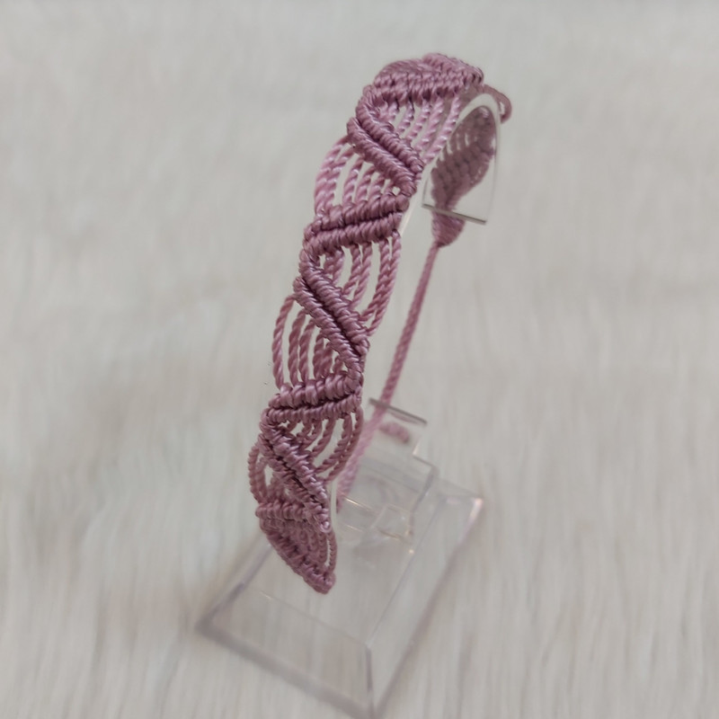 دستبند دخترانه مدل حصیری طرح بافت کد baf110 دستبند دخترانه مدل حصیری طرح بافت کد baf110