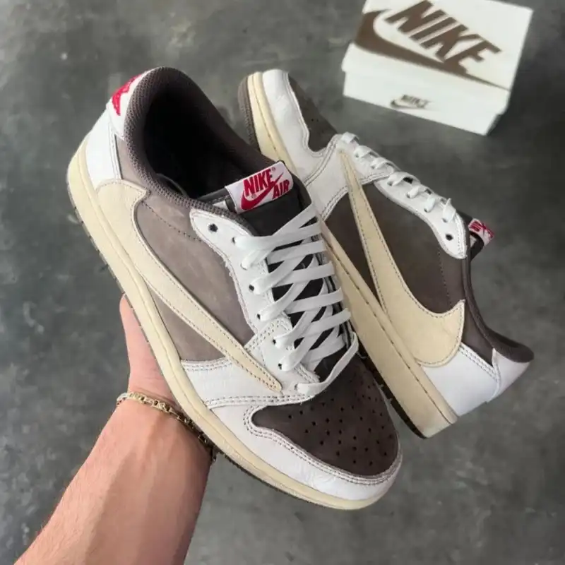 کفش پیاده روی مدل  تراویس AIR