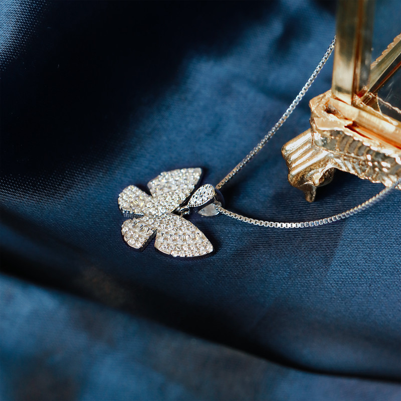 آویز گردنبند نقره زنانه جی تی ای مدل پروانه آویز گردنبند نقره زنانه جی تی ای مدل پروانه