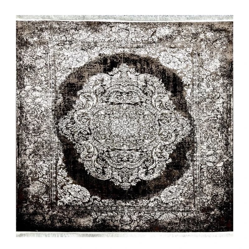 فرش ماشینی 420 شانه زمینه قهوه‌ای حاشیه کرم مدل 70173