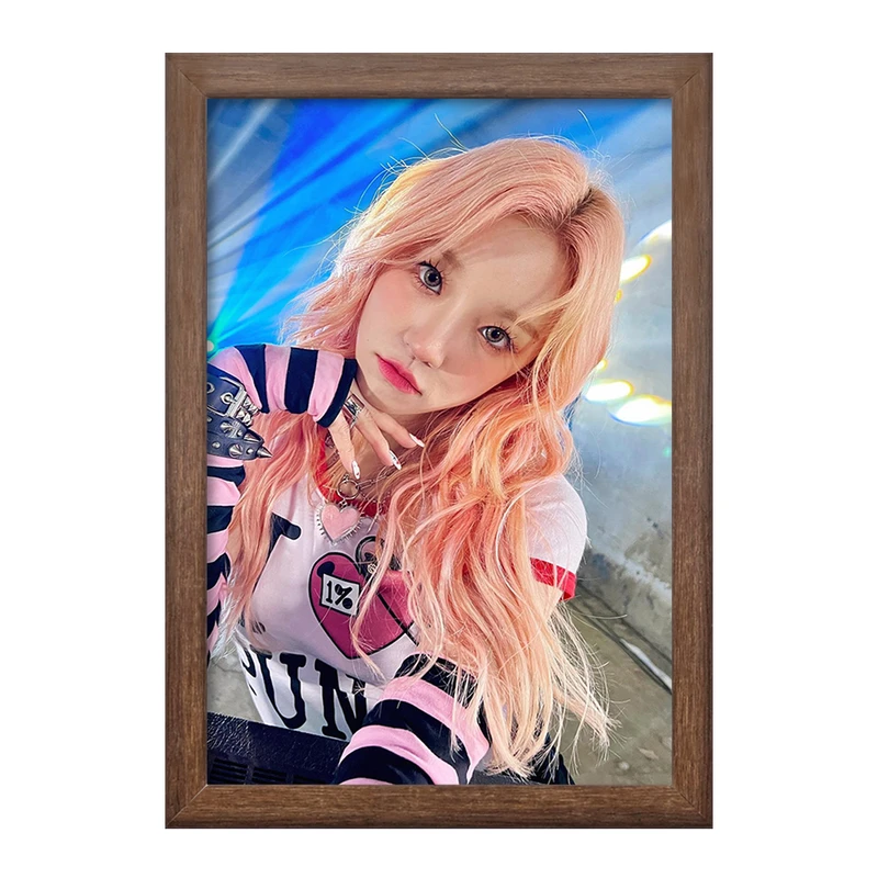 تابلو خندالو طرح یوکی گروه جی آیدل GIdle  کد 19514