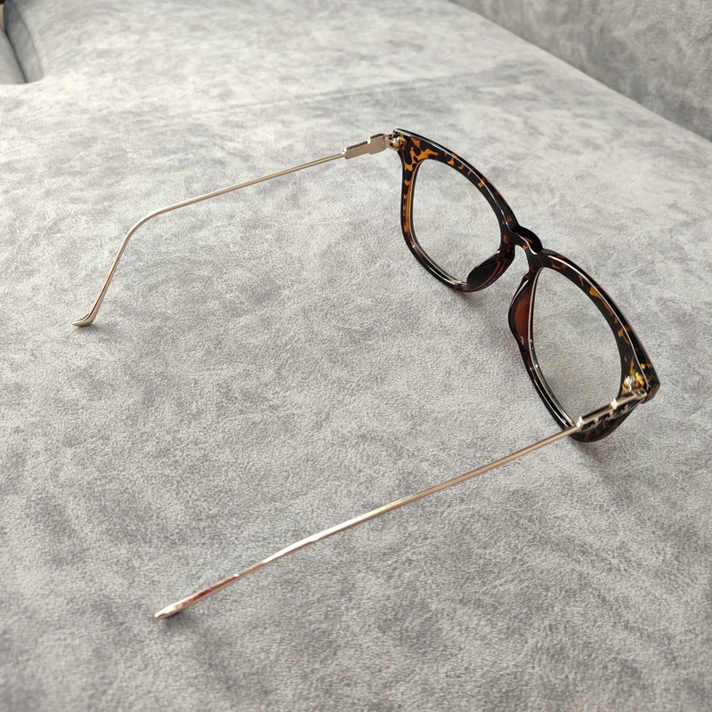 عکس شماره 11 : فریم عینک طبی مدل ویفرر کائوچو پلنگی کد 0166