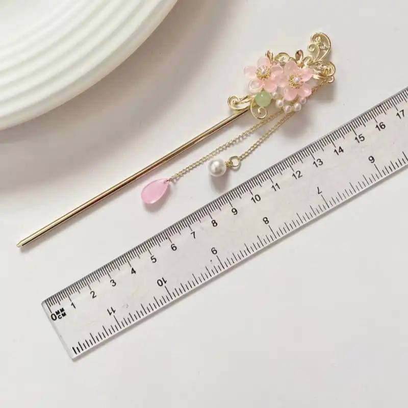 گیره مو زنانه مدل کانزاشی طرح گل تاج دار