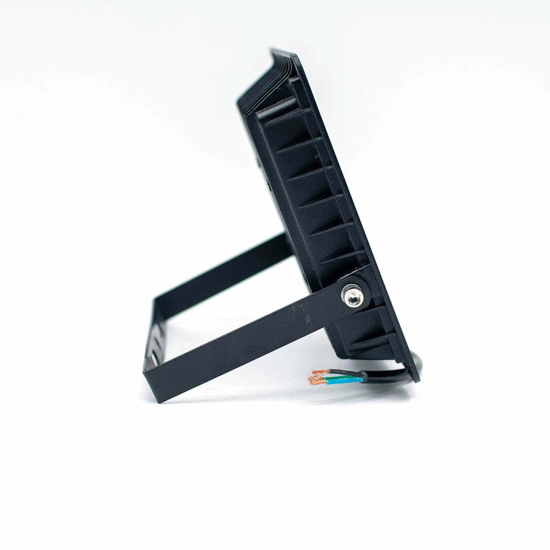 پروژکتور ال ای دی 30 وات ایران زمین مدل شباهنگ