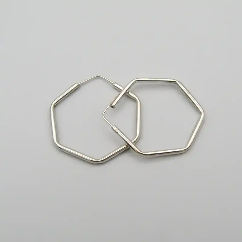 گوشواره نقره زنانه مانچو مدل شش ضلعی کد efs007