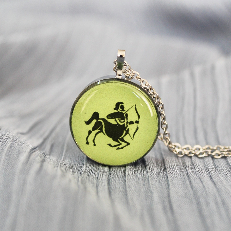 گردنبند مردانه مدل آذر ماه اسب با سیمای انسان شبتاب استیل گردنبند مردانه مدل آذر ماه اسب با سیمای انسان شبتاب استیل