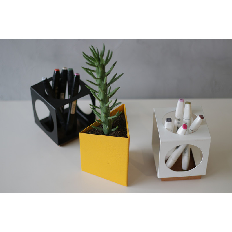 گلدان مدل Triangle-MEDIUM گلدان مدل Triangle-MEDIUM