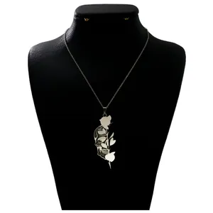 گردنبند نقره زنانه دلی جم طرح اسکلت و گل رز  کد D 438