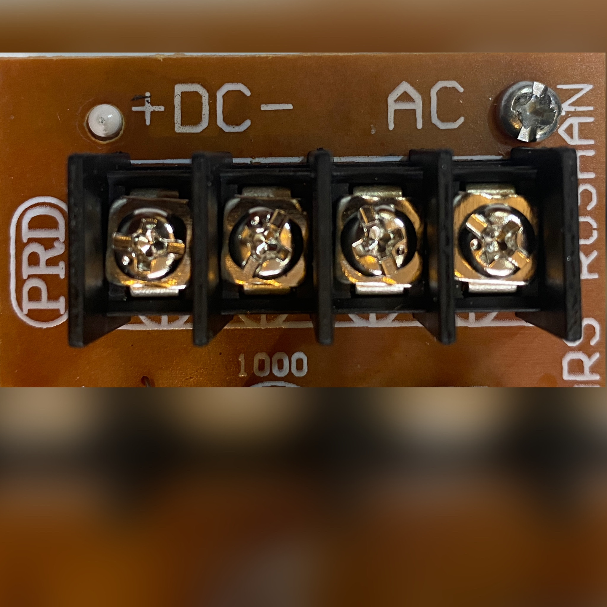 منبع تغذیه دربازکن تصویری الکترو آرا مدل 101