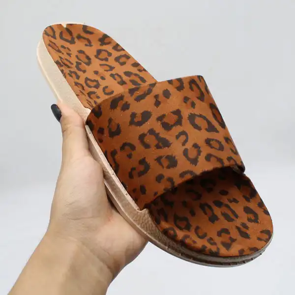 دمپایی زنانه پاپا مدل پلنگی کد 1342-BN