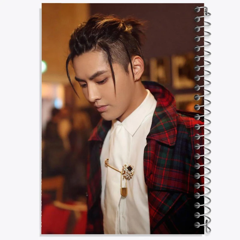 دفتر ژورنال نویسی 50 برگ خندالو مدل نقطه ای طرح کریس وو گروه اکسو EXO کد 13423