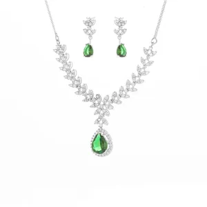 نیم ست طلا 18 عیار زنانه مدل DNCC28-30d طرح جواهر