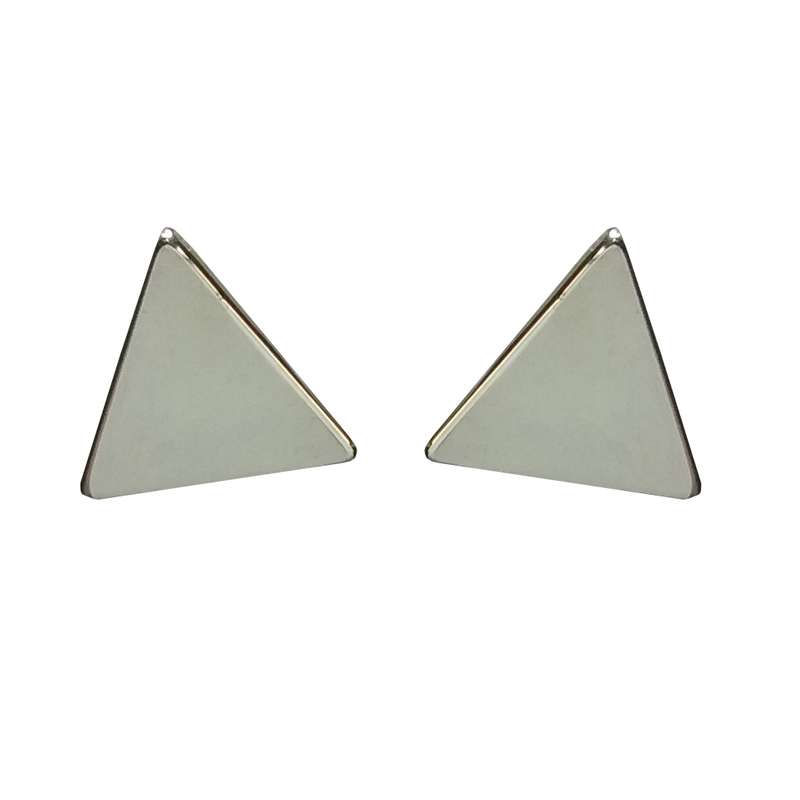 گوشواره نقره زنانه طرح مثلث گوشواره نقره زنانه طرح مثلث