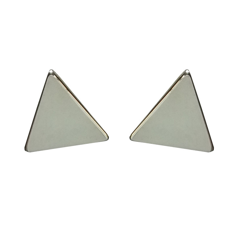 گوشواره نقره زنانه طرح مثلث گوشواره نقره زنانه طرح مثلث